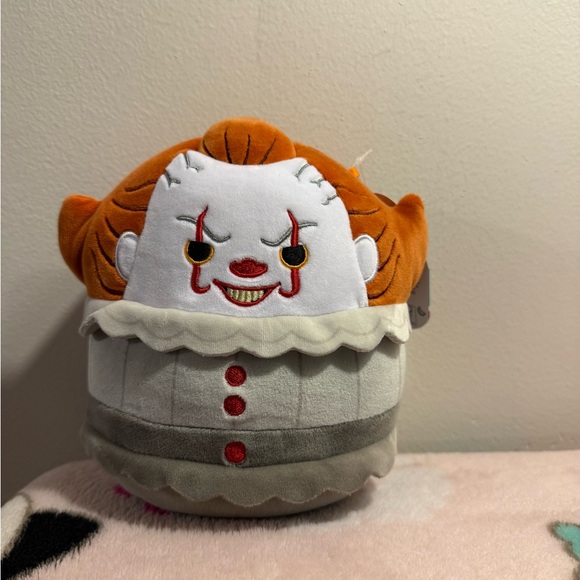 Squishmallow Pennywise Clown IT NEW RELEASE - Picture 1 of 8